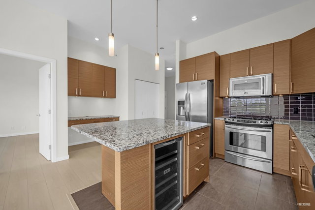 406 - 288 Hampton Street