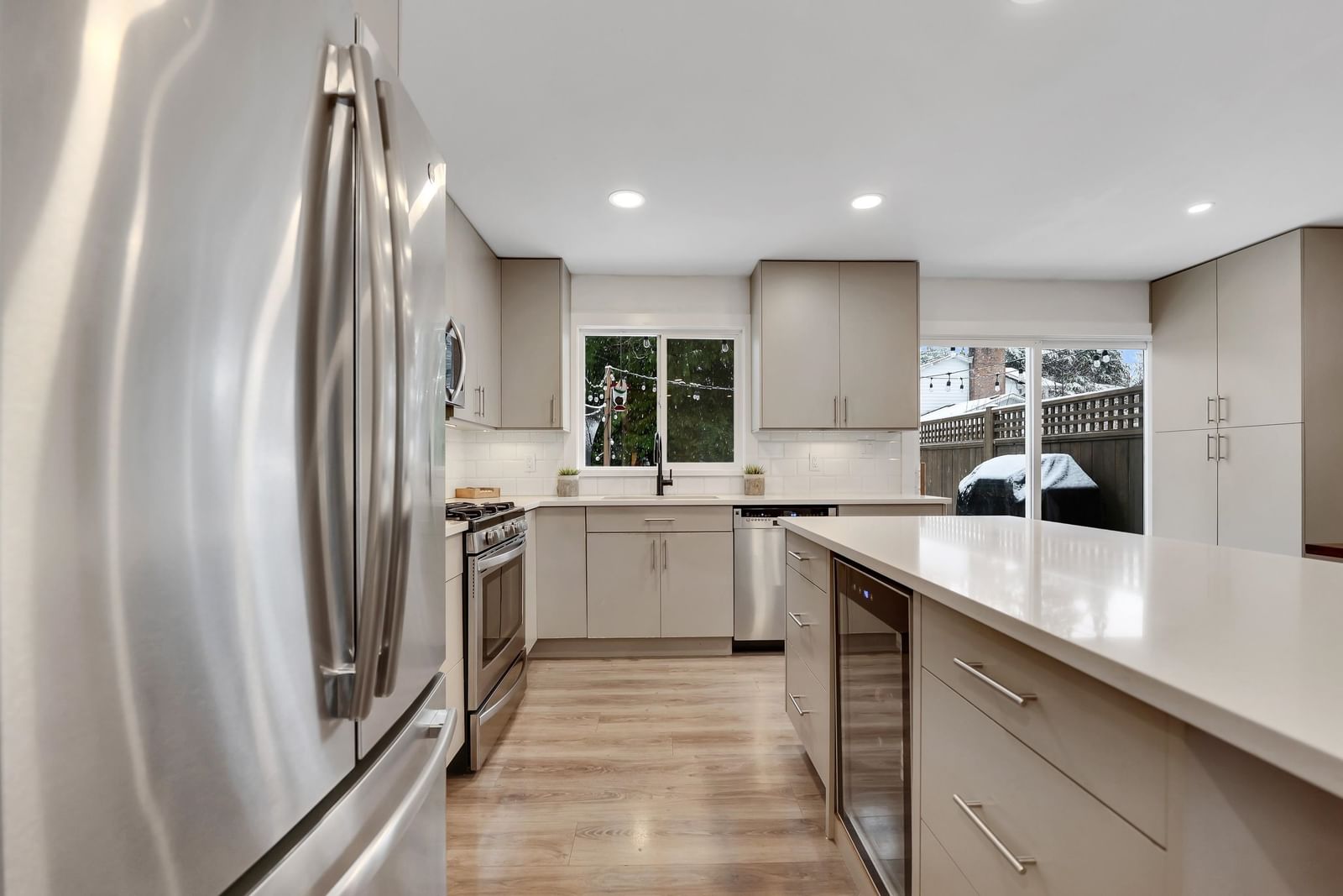 Listing Image 11