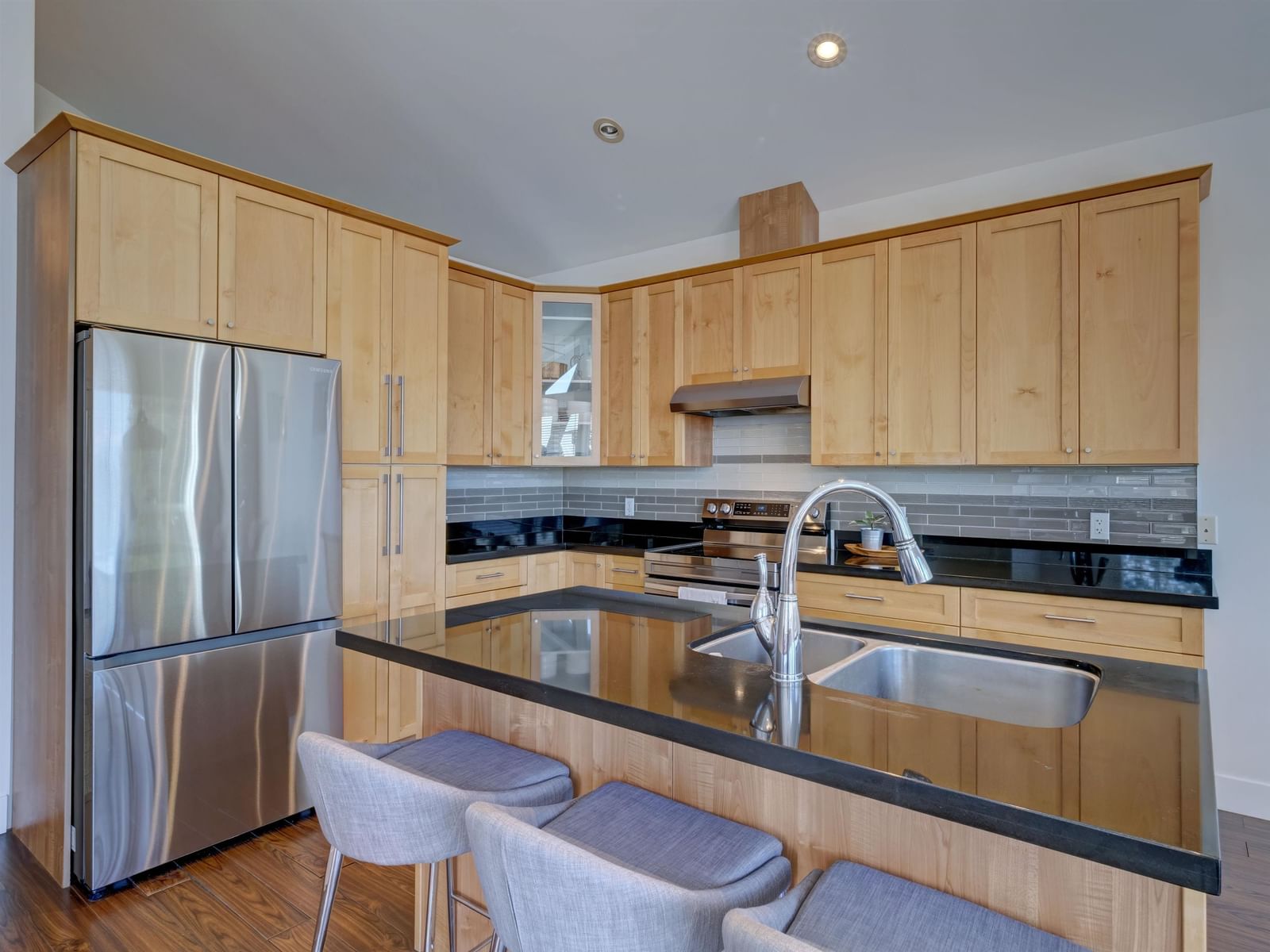 Listing Image 9