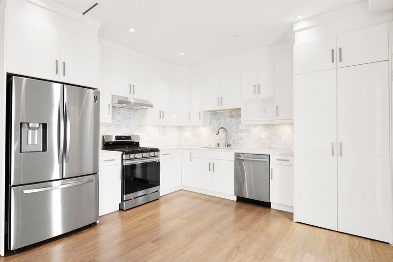 3128 Kings Avenue, Vancouver, V5R 4T4 | Image 2