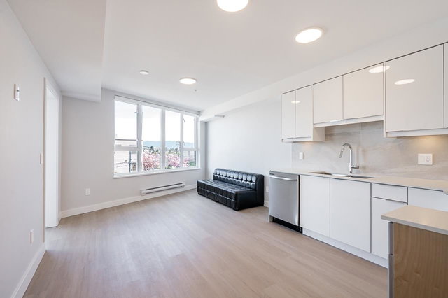 307 - 3050 Kingsway