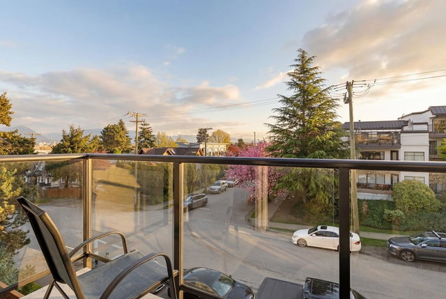 10 - 2223 Prince Edward Street