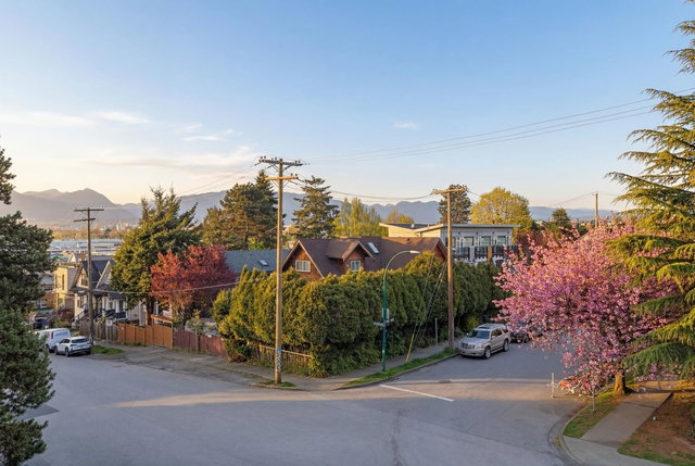 10 - 2223 Prince Edward Street