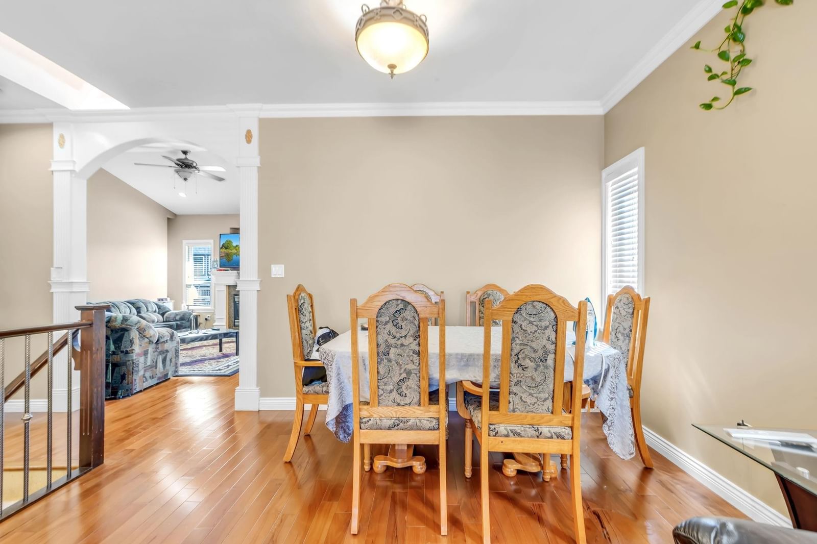 Listing Image 8