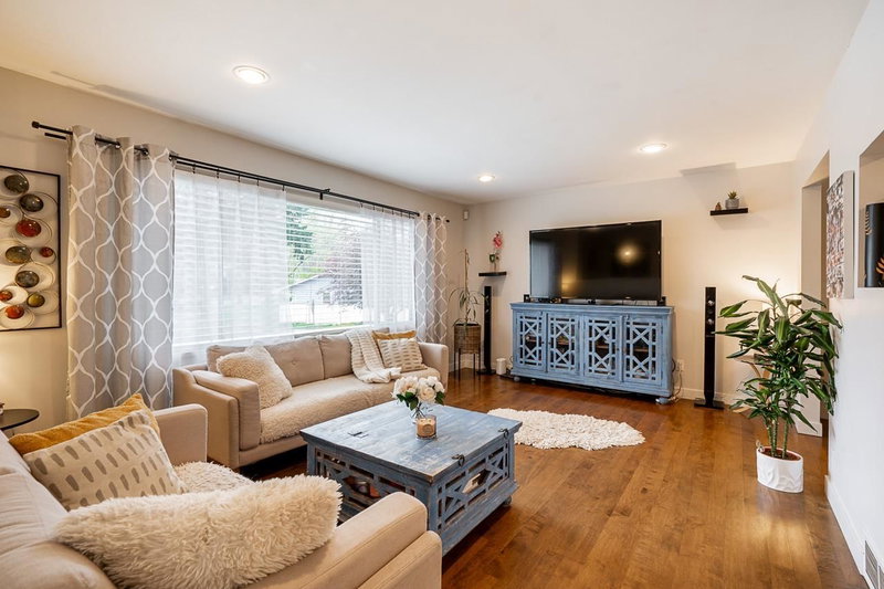 14366 101 Avenue, Surrey, V3T 5C8 | Image 3
