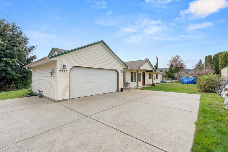 6365 Homestead Avenue, Sechelt, British Columbia