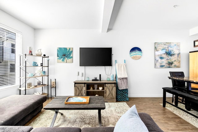 7 - 11272 240 Street