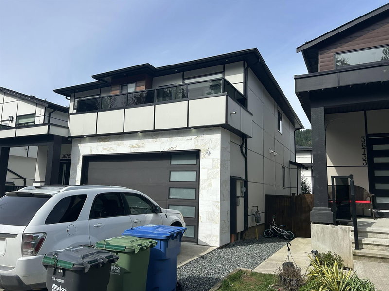 36727 Dianne Brook Avenue, Abbotsford, V3G 0H4 | Image 2