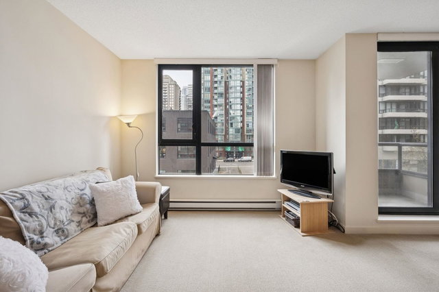 502 - 977 Mainland Street