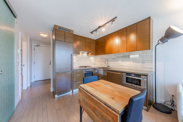 1106 - 535 Smithe Street