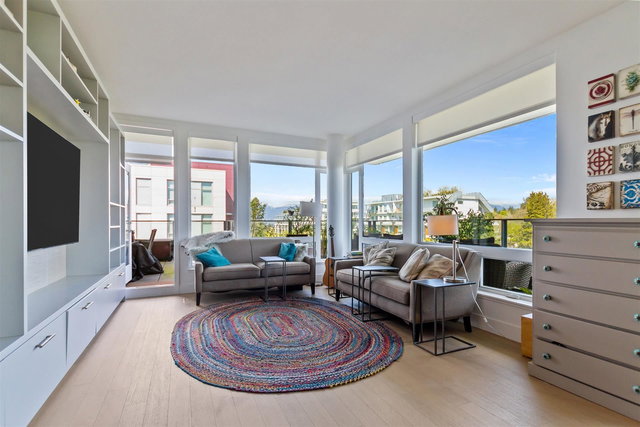 601 - 5115 Cambie Street