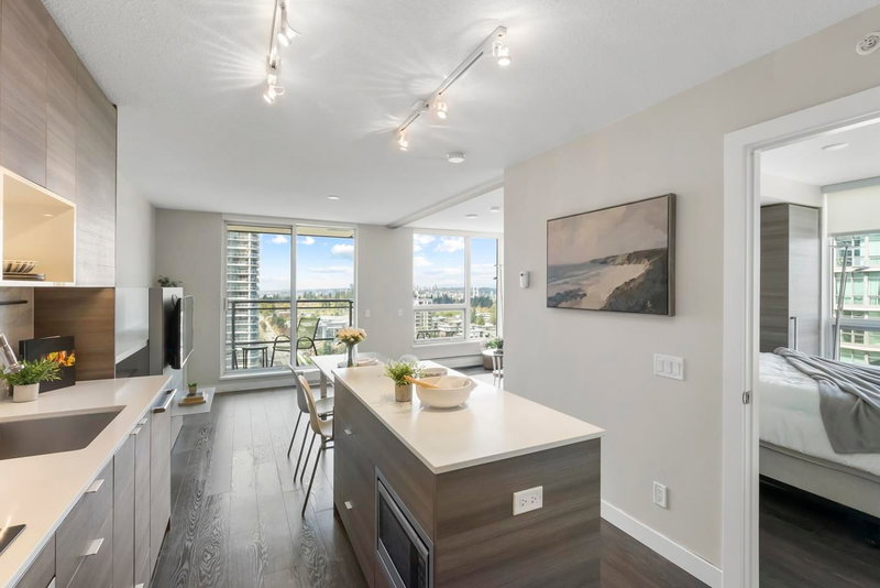 2305 - 13398 104 Avenue, Surrey, V3T 1V6 | Image 2