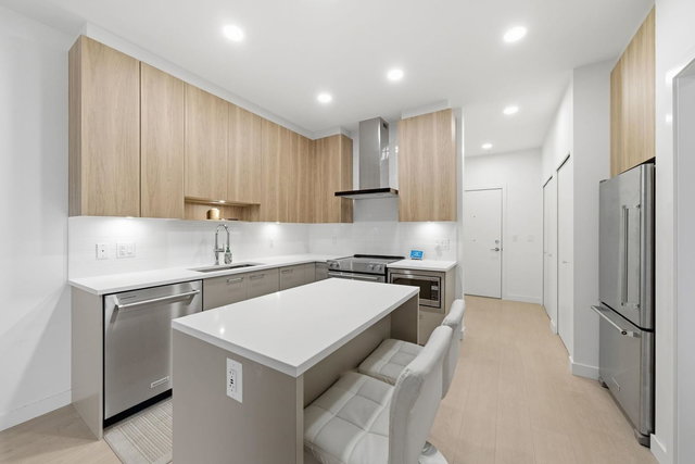 418 - 7588 16th Street