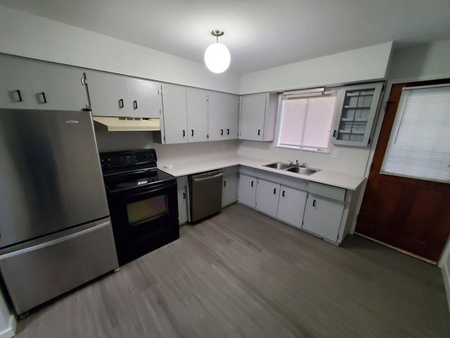 3568 Handley Crescent