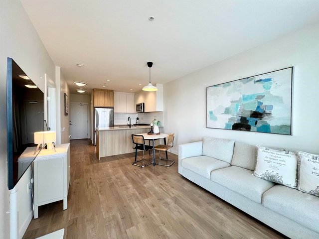 408 - 707 Como Lake Avenue