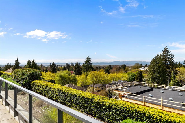 402 - 6333 West Boulevard