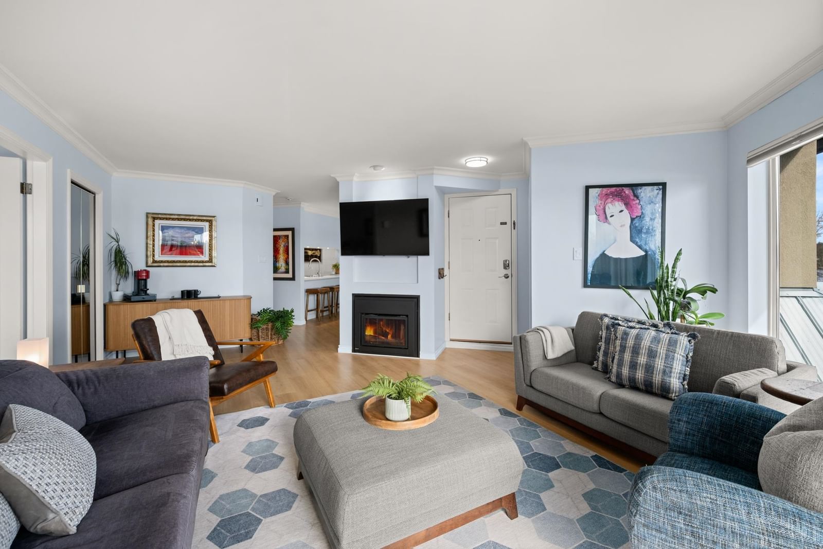 Listing Image 5