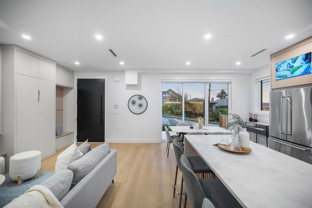 1 - 3623 Triumph Street