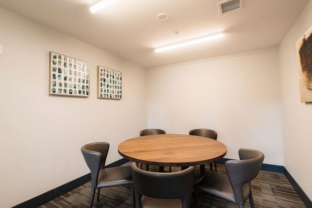 302 - 621 Regan Avenue