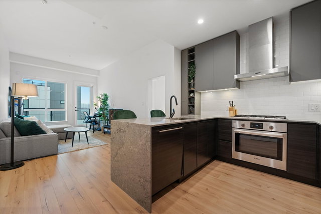 621 - 3131 Murray Street