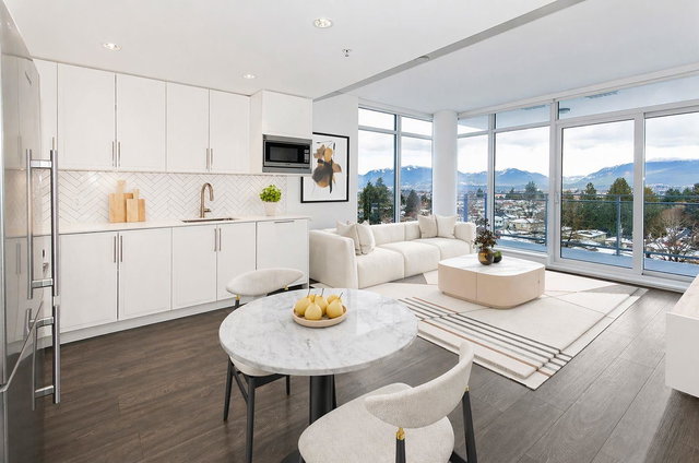 808 - 2435 Kingsway Street