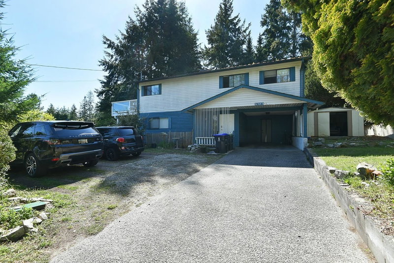 5727 Trail Avenue, Sechelt, British Columbia