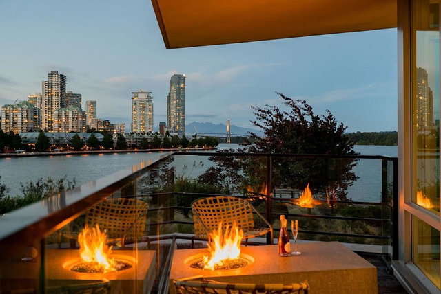 305 - 210 Salter Street