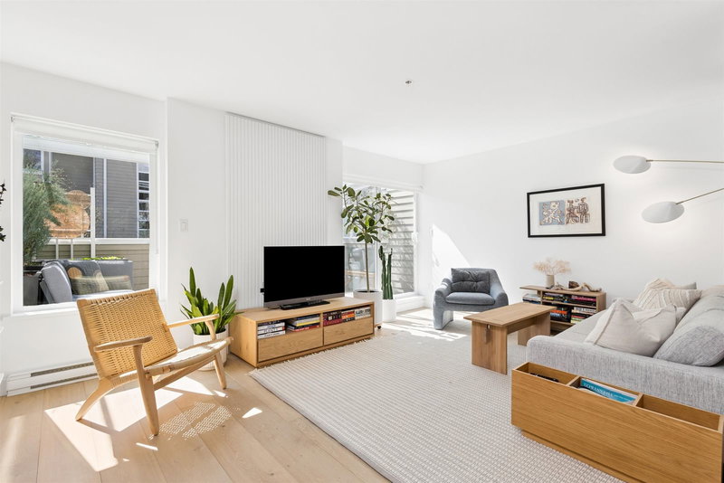 265 8th Street E #2, North Vancouver, British Columbia