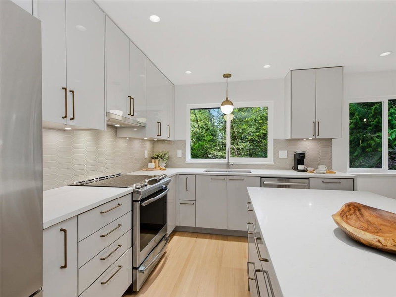 1392 Chamberlain Drive, North Vancouver, V7K 1P6 | Image 3