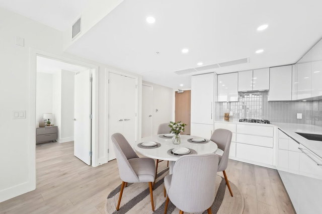 1607 - 10428 Whalley Boulevard