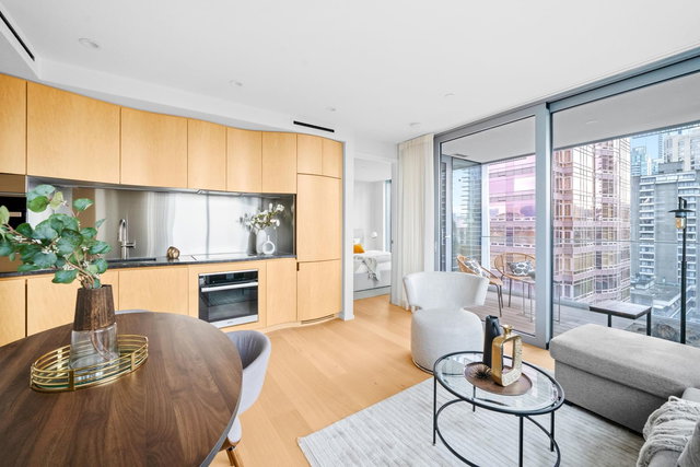 1504 - 1568 Alberni Street