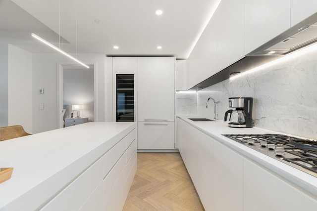 4906 - 1480 Howe Street