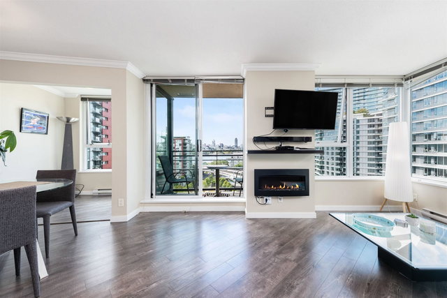 1606 - 33 Smithe Street