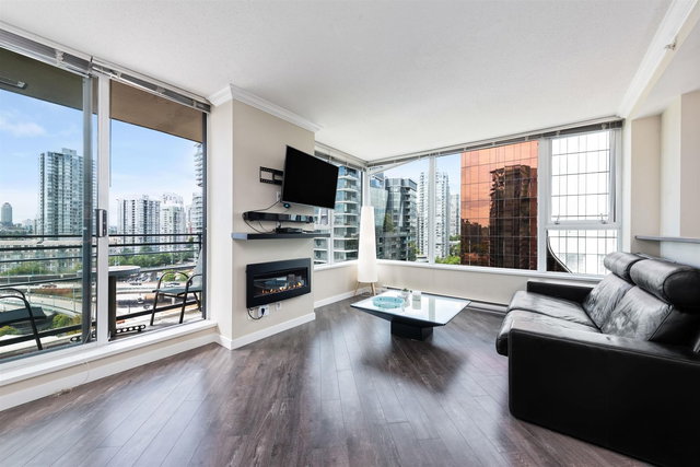 1606 - 33 Smithe Street