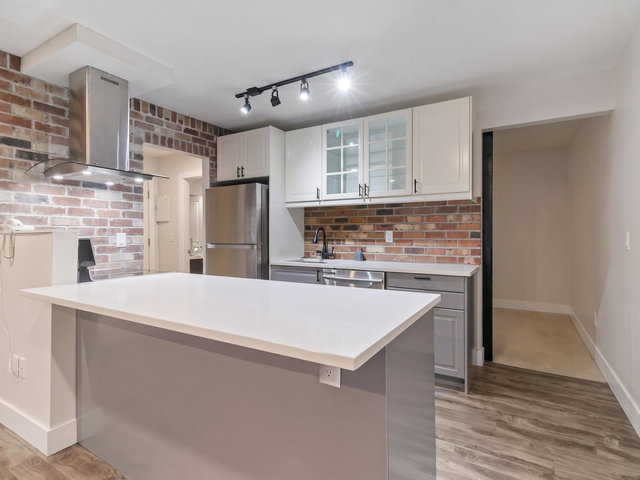 114 - 2250 Oxford Street