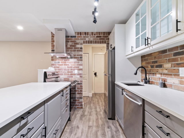 114 - 2250 Oxford Street