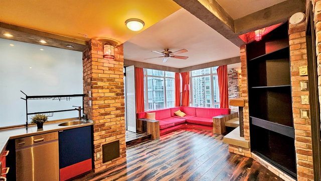 906 - 480 Robson Street