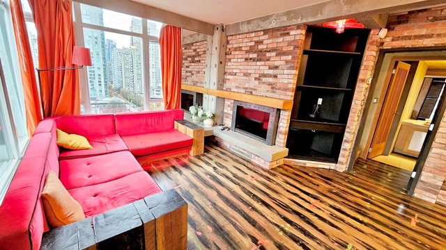 906 - 480 Robson Street