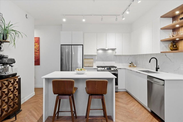 320 - 3229 St Johns Street