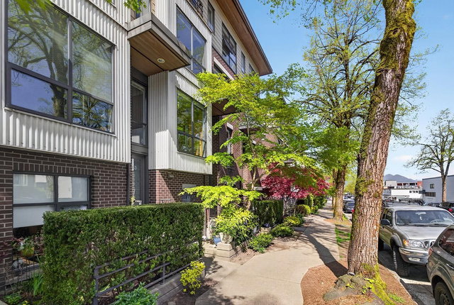 3683 Commercial Street