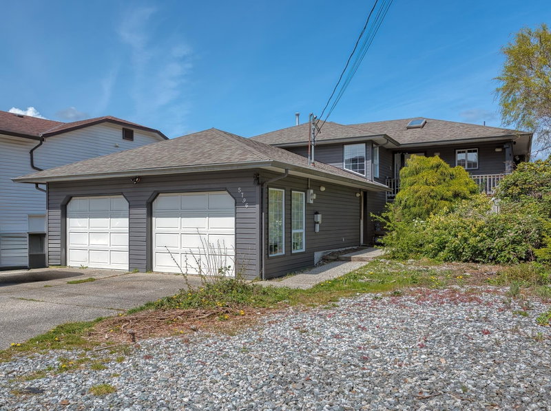 5796 Trail Avenue, Sechelt, British Columbia