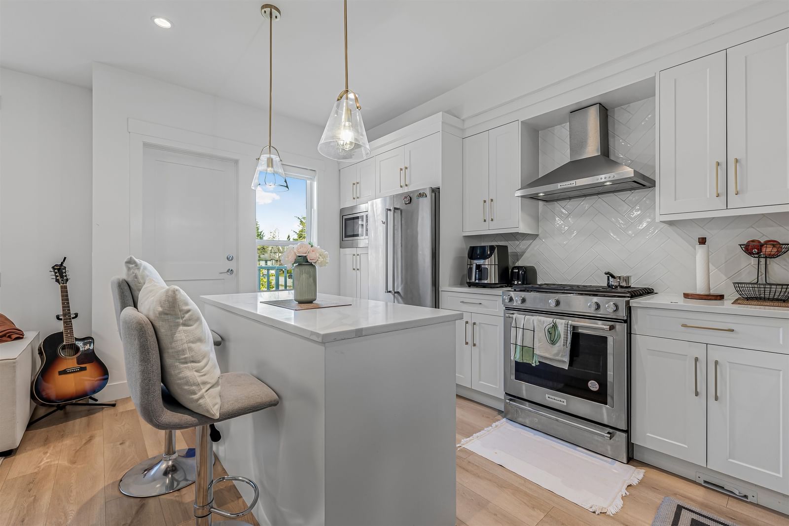 Listing Image 12