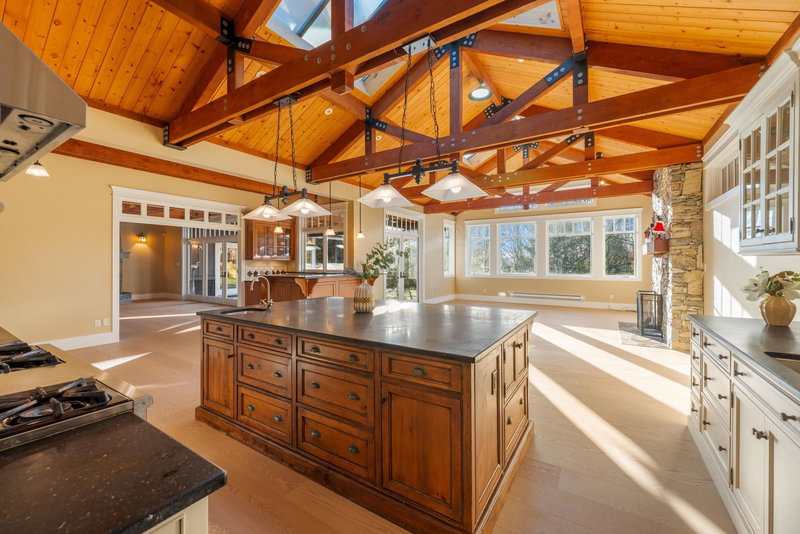 366 Keith Road, West Vancouver, British Columbia