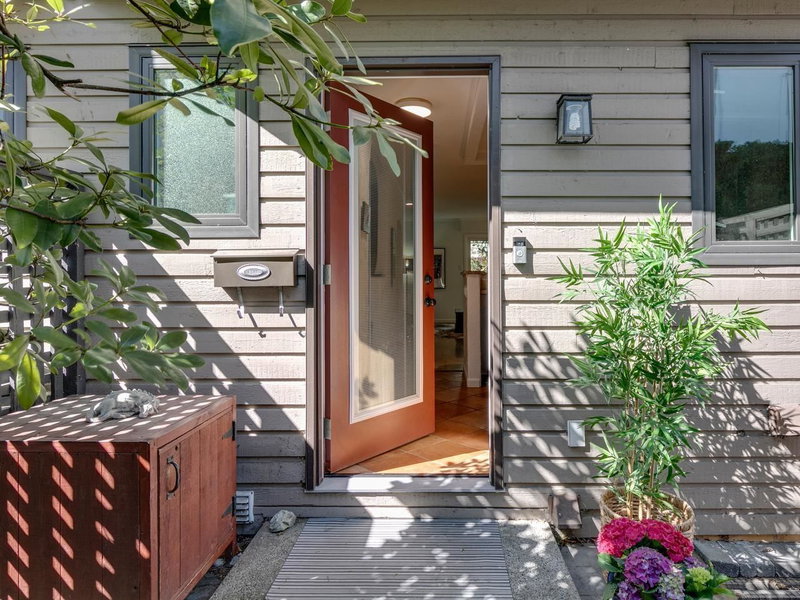 160 12th Street W, North Vancouver, British Columbia