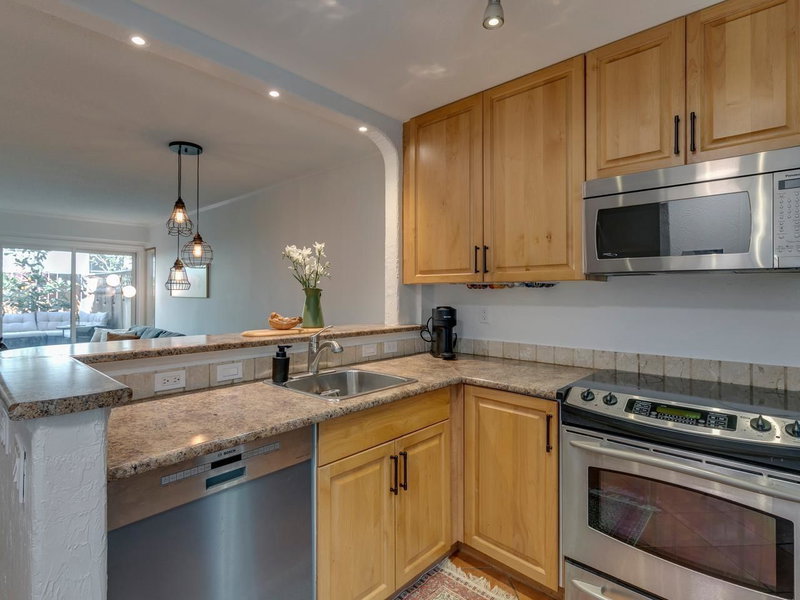 160 12th Street, North Vancouver, V7M 1N3 | Image 2
