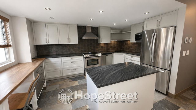 306 - 3980 Inlet Crescent