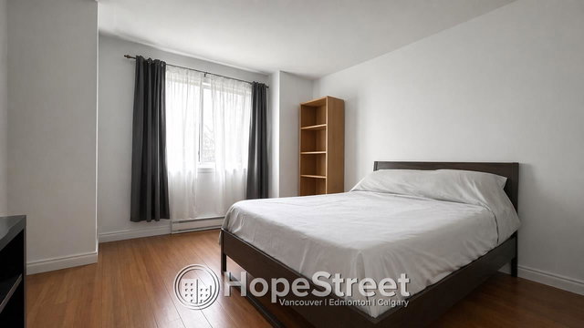 306 - 3980 Inlet Crescent