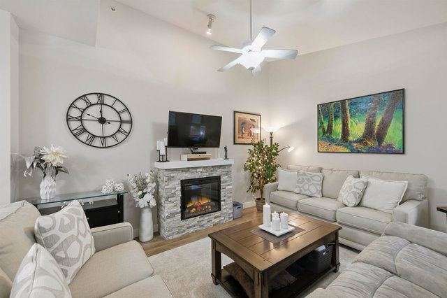 408 - 100 Capilano Road