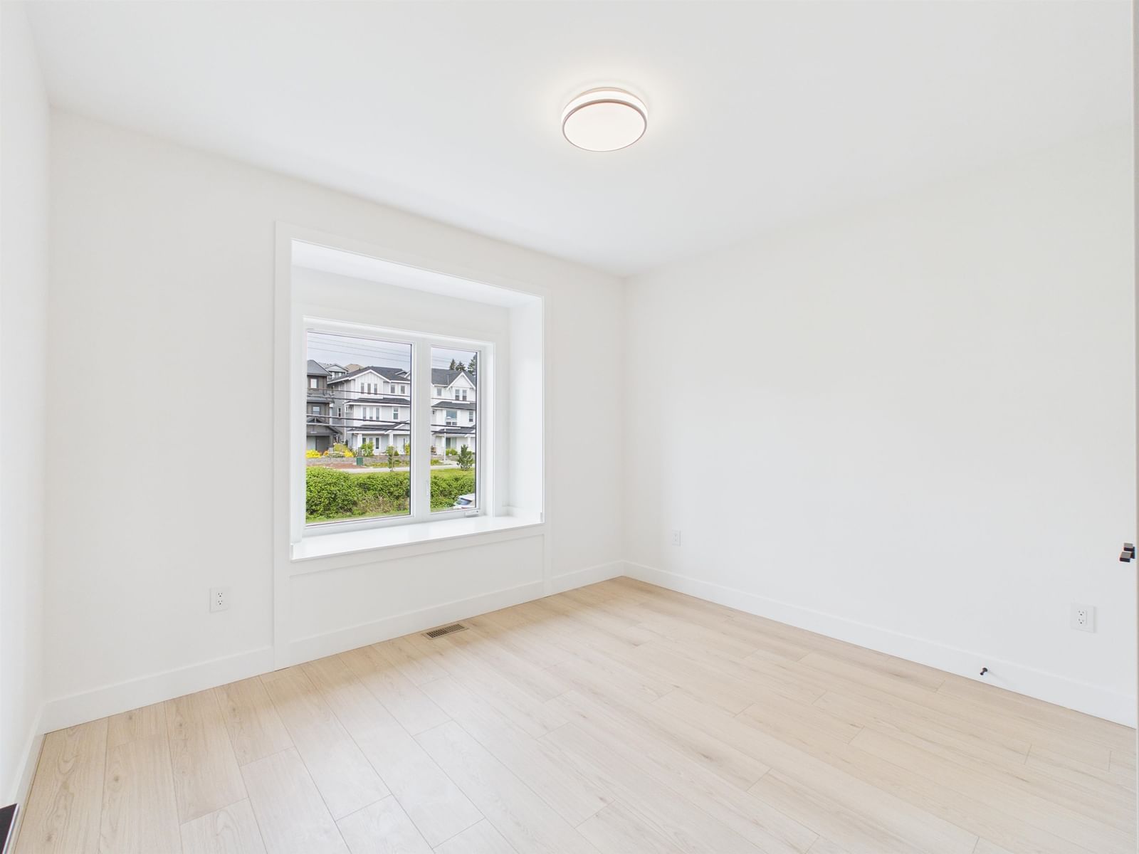 Listing Image 24