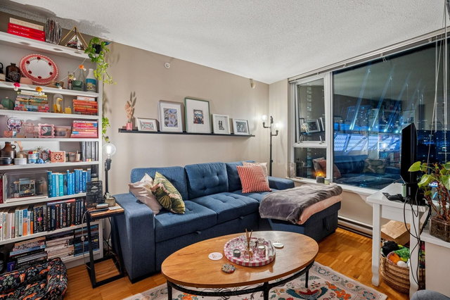 1901 - 33 Smithe Street